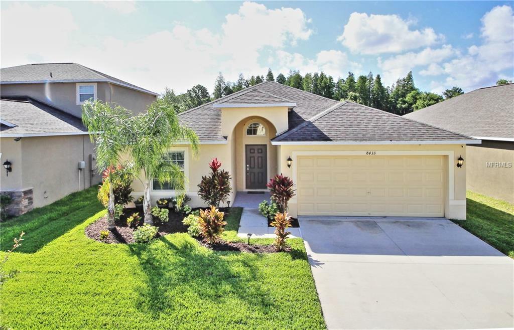 Property Photo:  8433 Hunters Fork Loop  FL 33573 