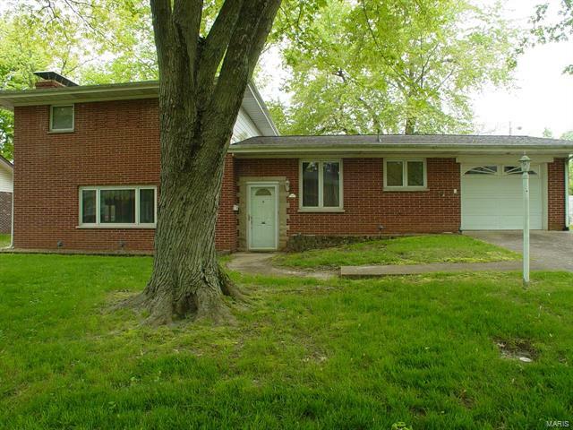 Property Photo: 9 Chamberlain Court IL 62223