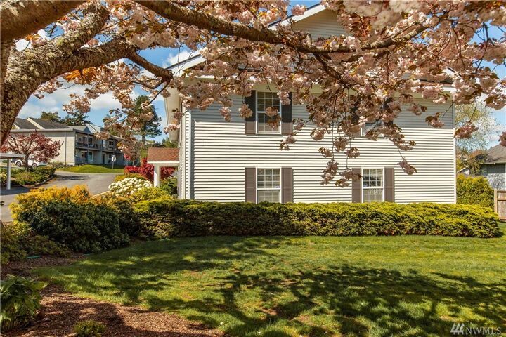 Property Photo:  500 Creekside Terr 101  WA 98260 