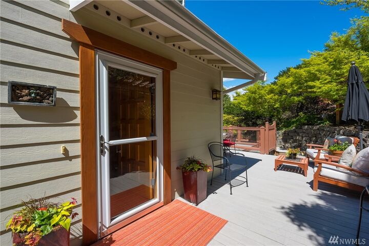 Property Photo:  106 N State St  WA 98225 