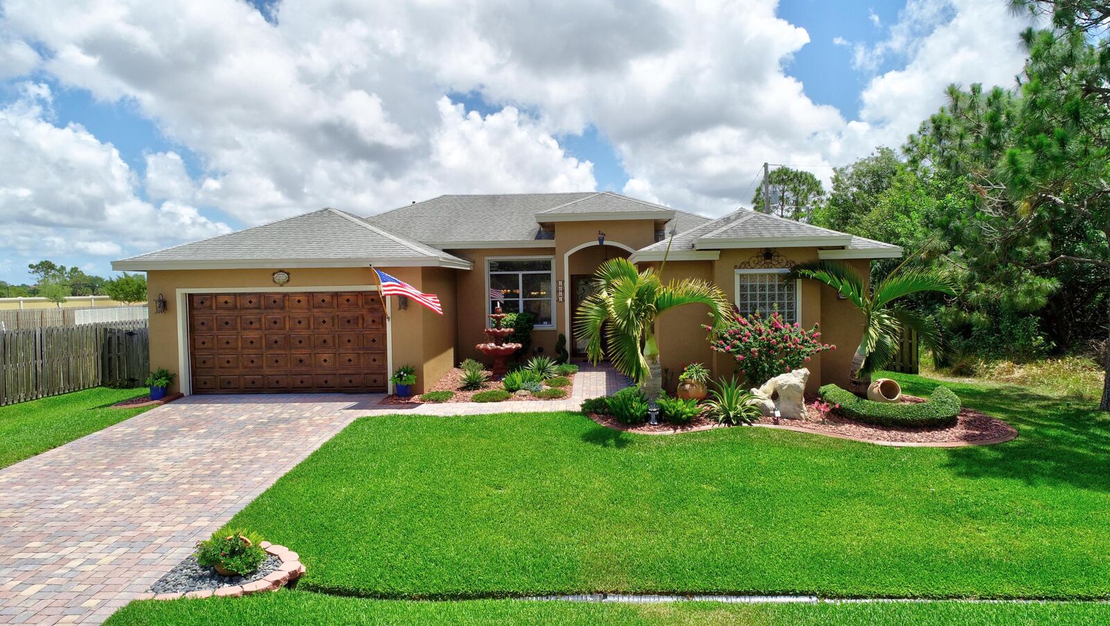 Property Photo:  1611 SW Salvatierra Boulevard  FL 34987 