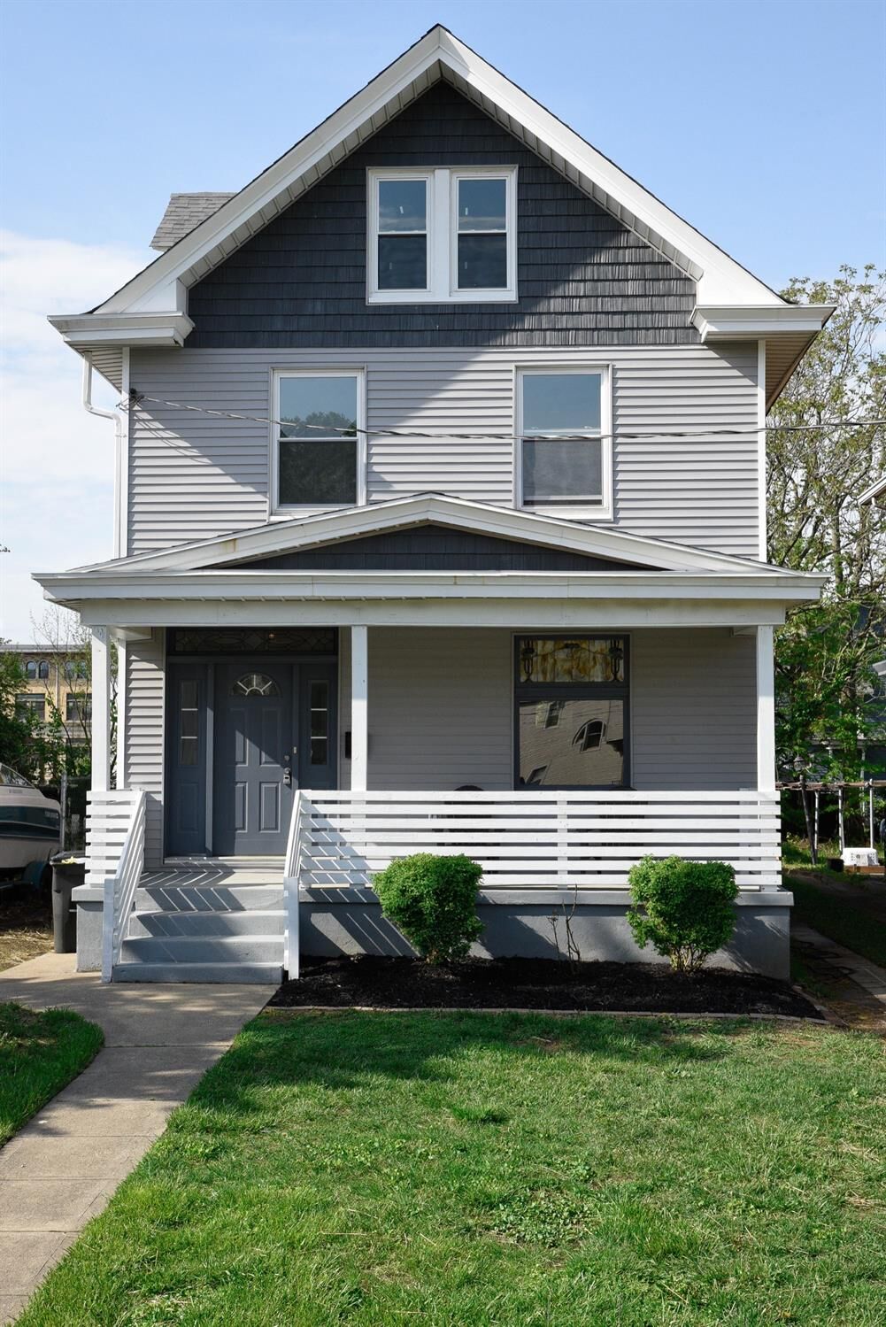 Property Photo: 2204 Kenilworth Avenue OH 45212