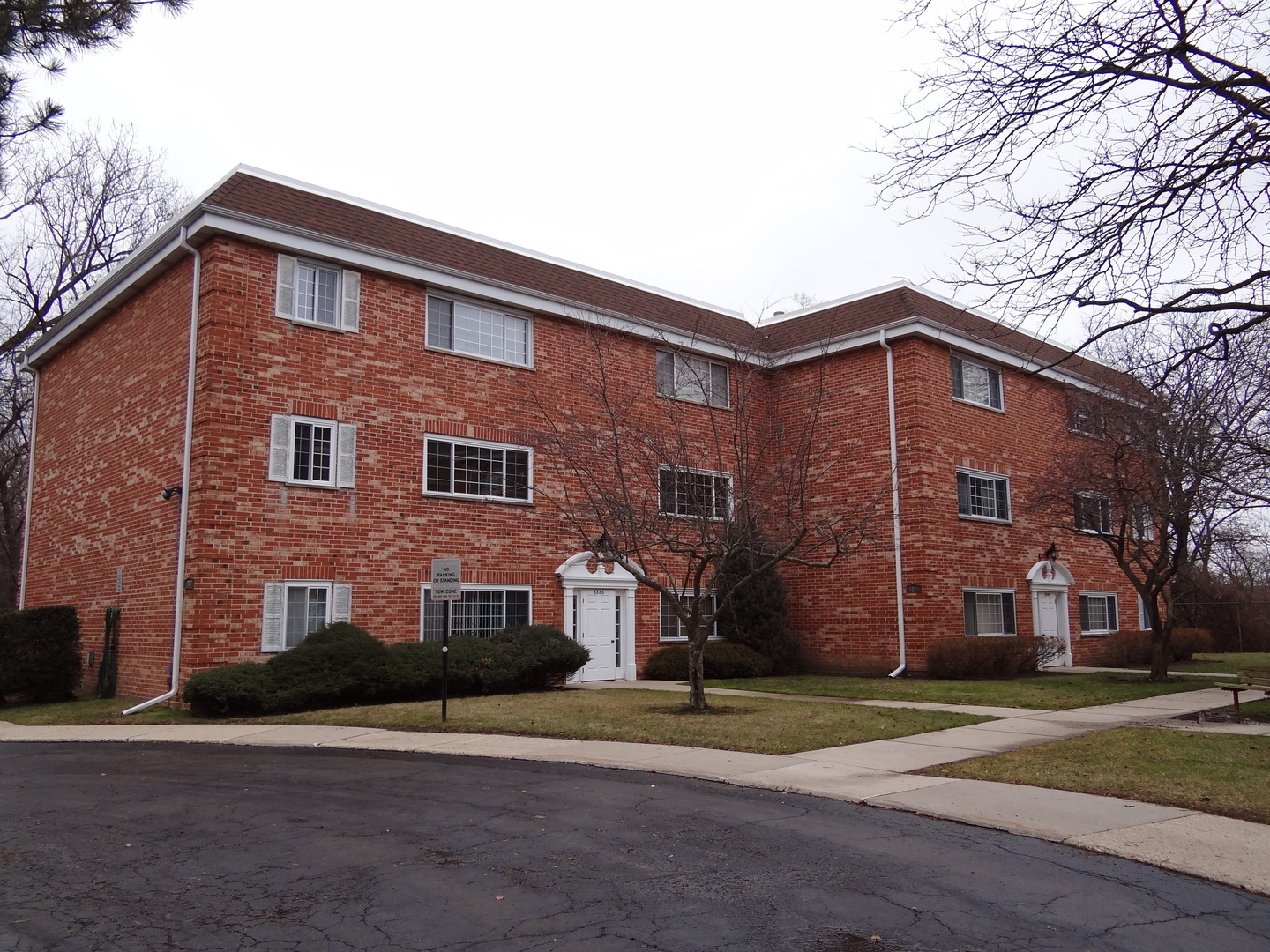 Property Photo:  6886 West Touhy Avenue West D  IL 60714 