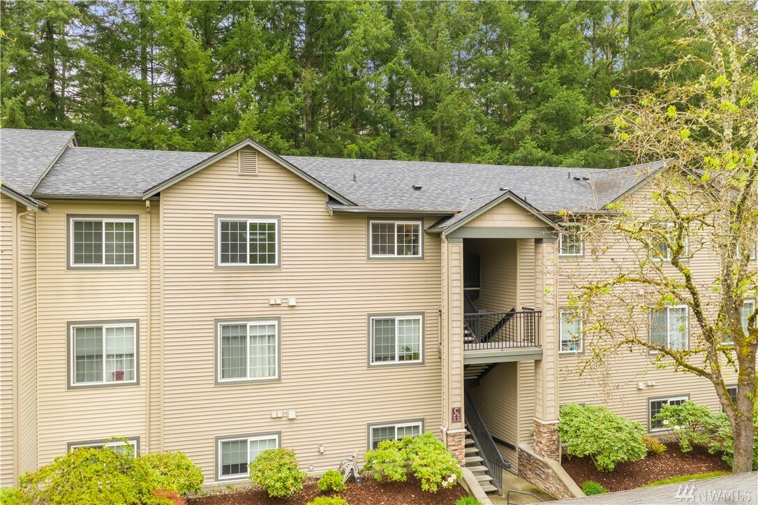 Property Photo:  25025 SE Klahanie Blvd C303  WA 98029 