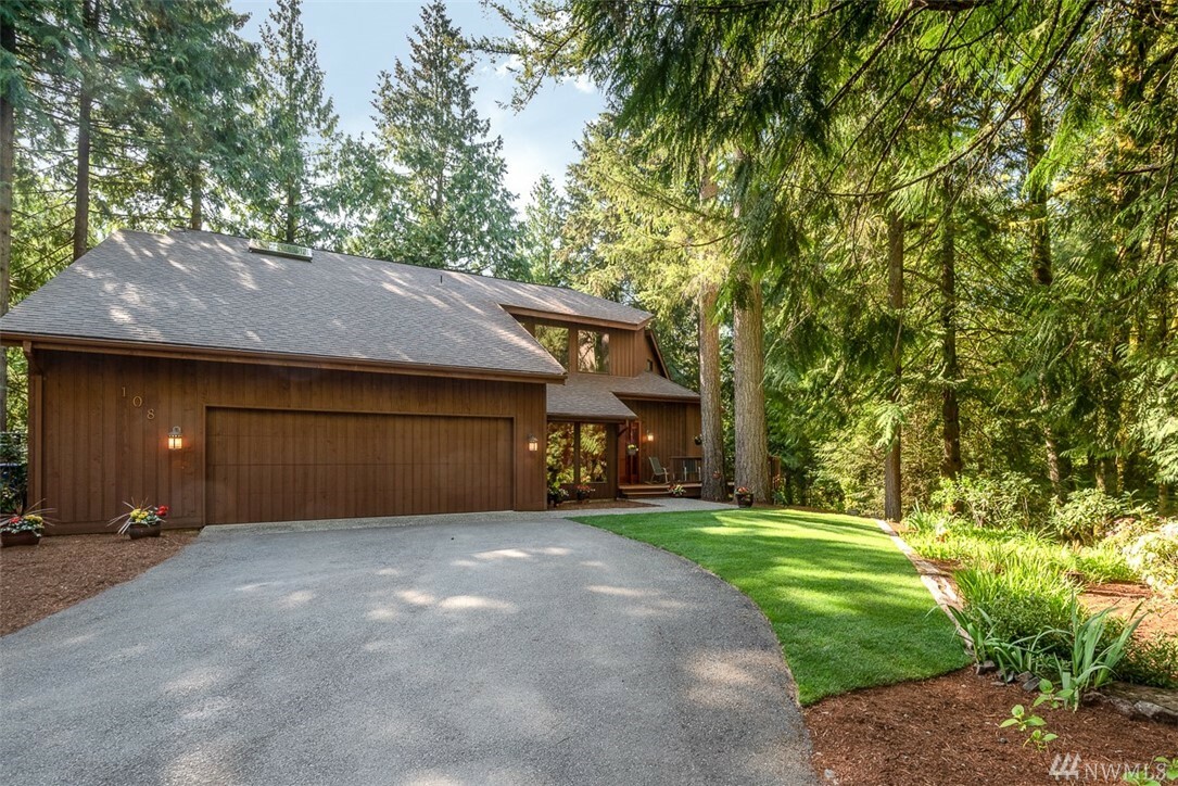 Property Photo:  108 206th Ave NE  WA 98074 