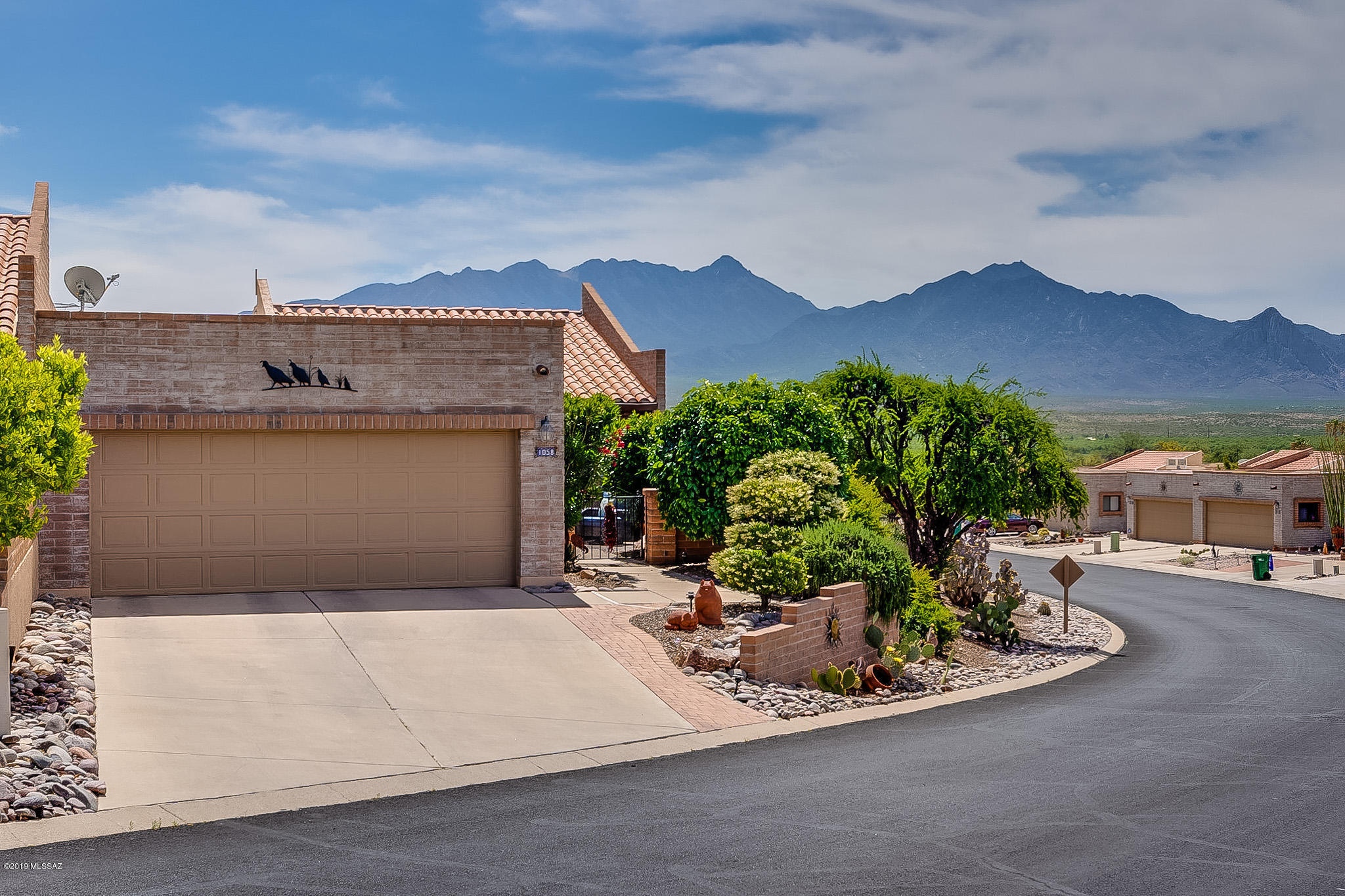 Property Photo: 1058 W Calle Del Vencejo AZ 85622