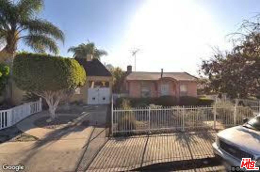 Property Photo:  2100 Hauser  CA 90016 