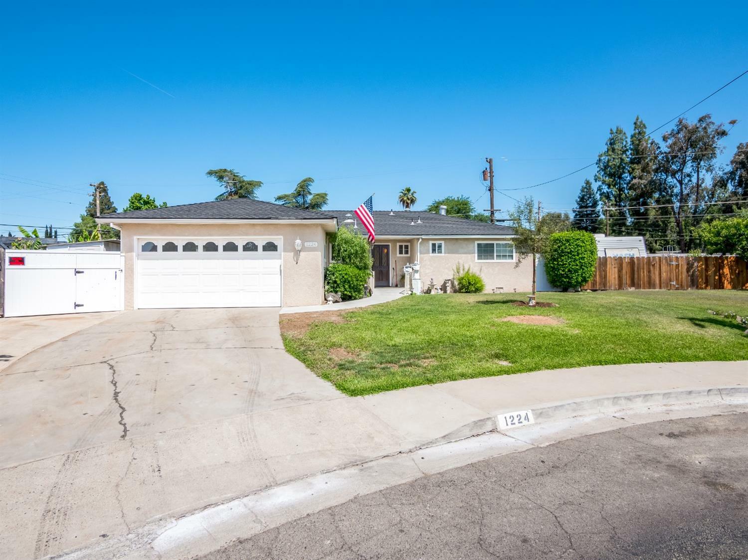 Property Photo:  1224 Terry Avenue  CA 93612 