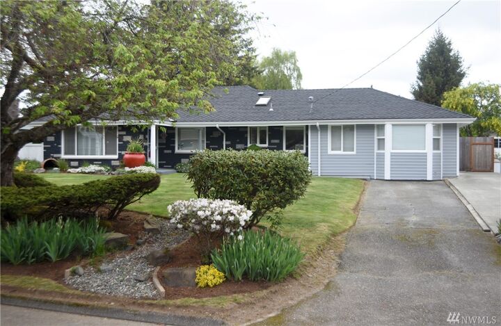 Property Photo:  717 48th St SE  WA 98203 