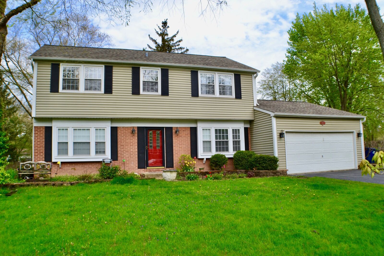 Property Photo:  205 Thornhill Court  IL 60565 