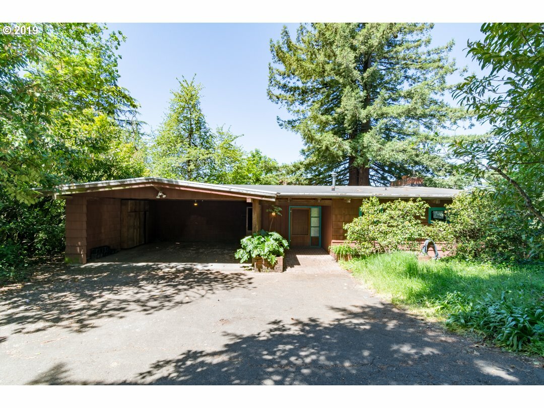 Property Photo:  1742 Skyline Blvd  OR 97403 