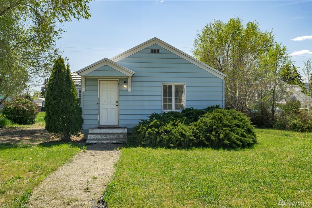 Property Photo: 204 W Locust St WA 98858