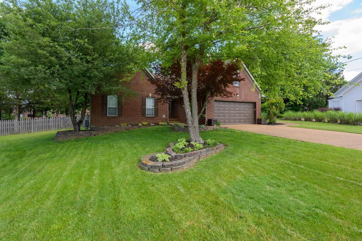 Property Photo: 902 Bluebird Ct TN 37122