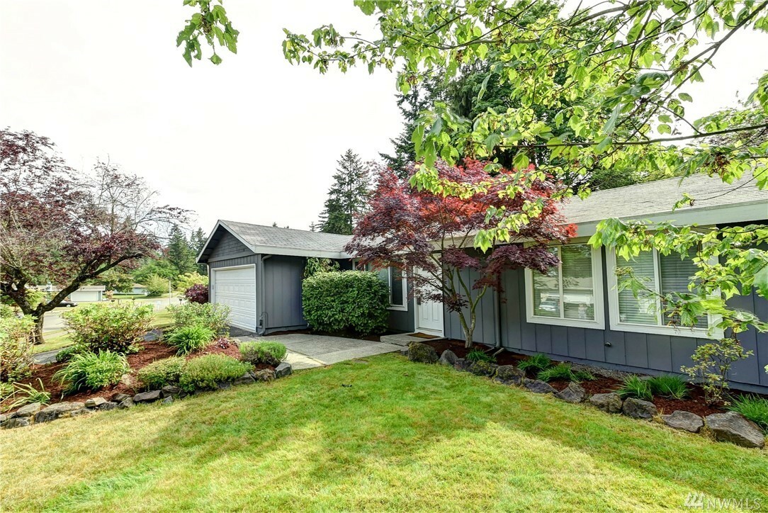 Property Photo:  1916 Aberdeen Ave SE  WA 98055 