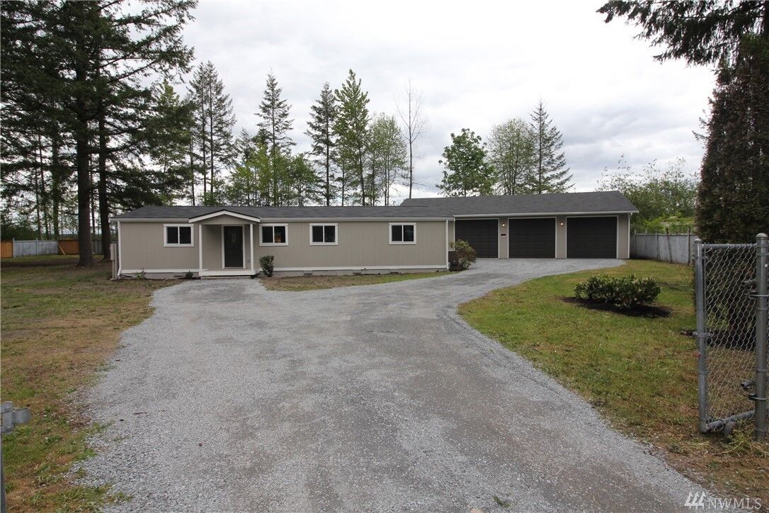 Property Photo: 19611 133rd Avenue Ct E WA 98338