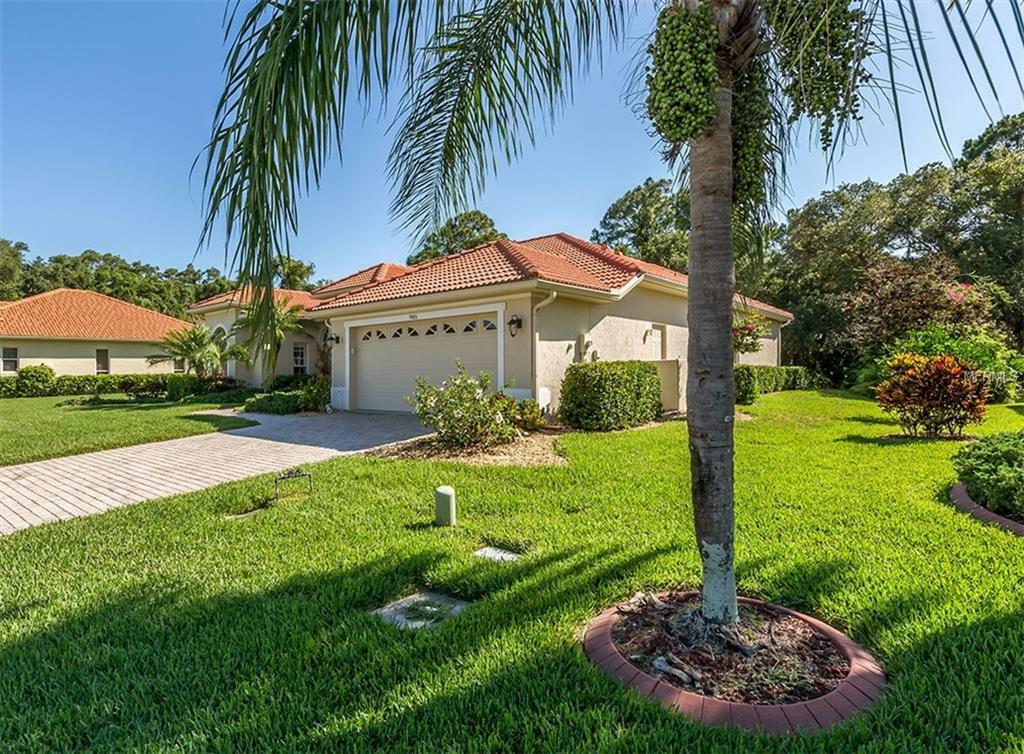 Property Photo: 905 Chickadee Drive FL 34285