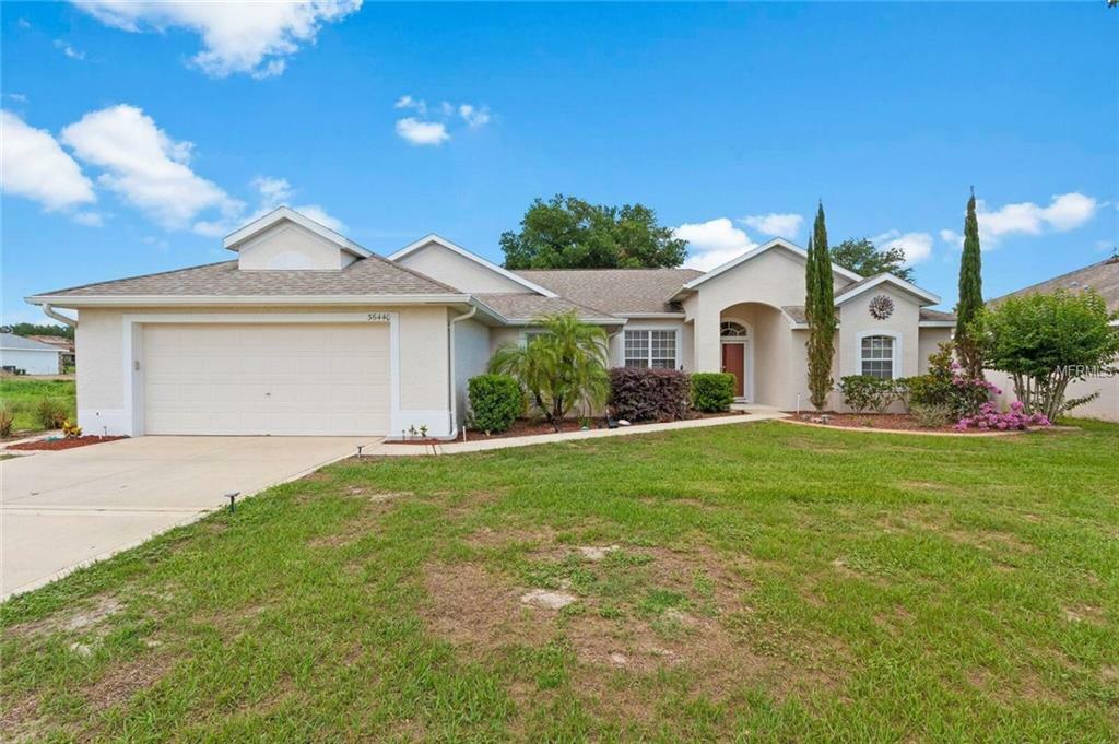 Property Photo:  36440 Grand Island Oaks Circle  FL 32735 