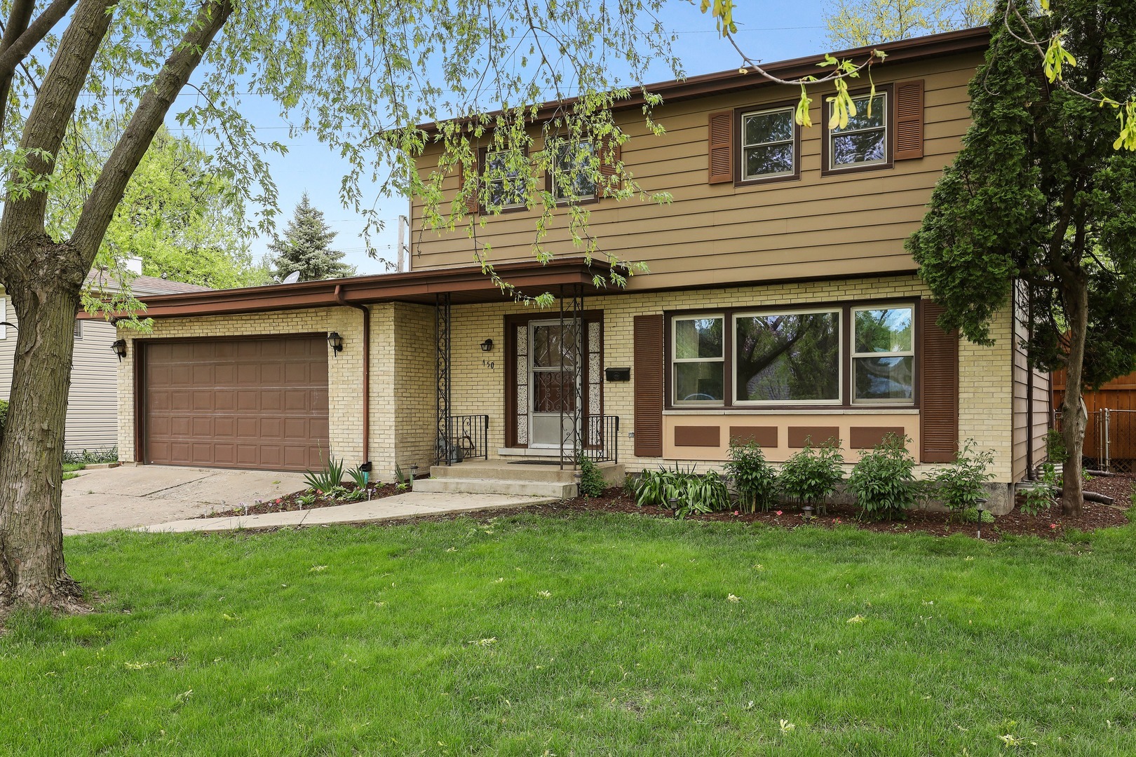 Property Photo:  150 East Westview Court  IL 60101 