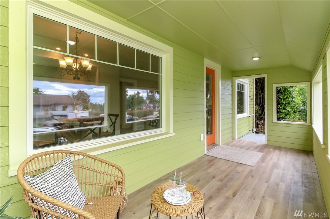 Property Photo: 2547 Locust Ave W WA 98466