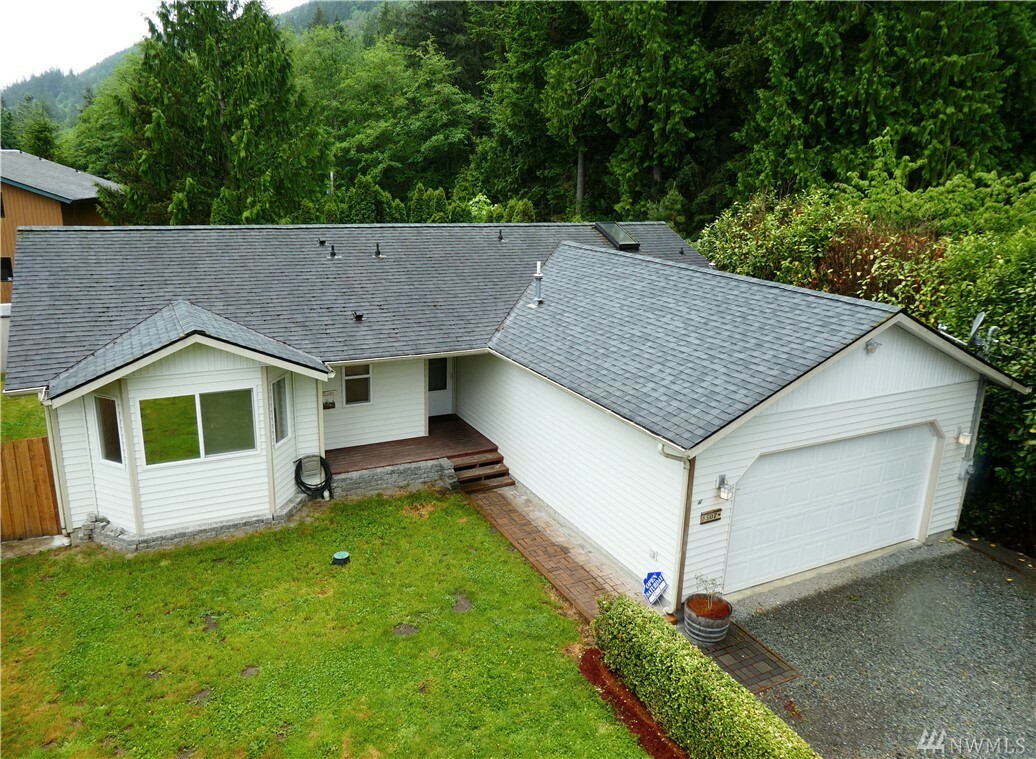 Property Photo:  507 Summit Place  WA 98284 