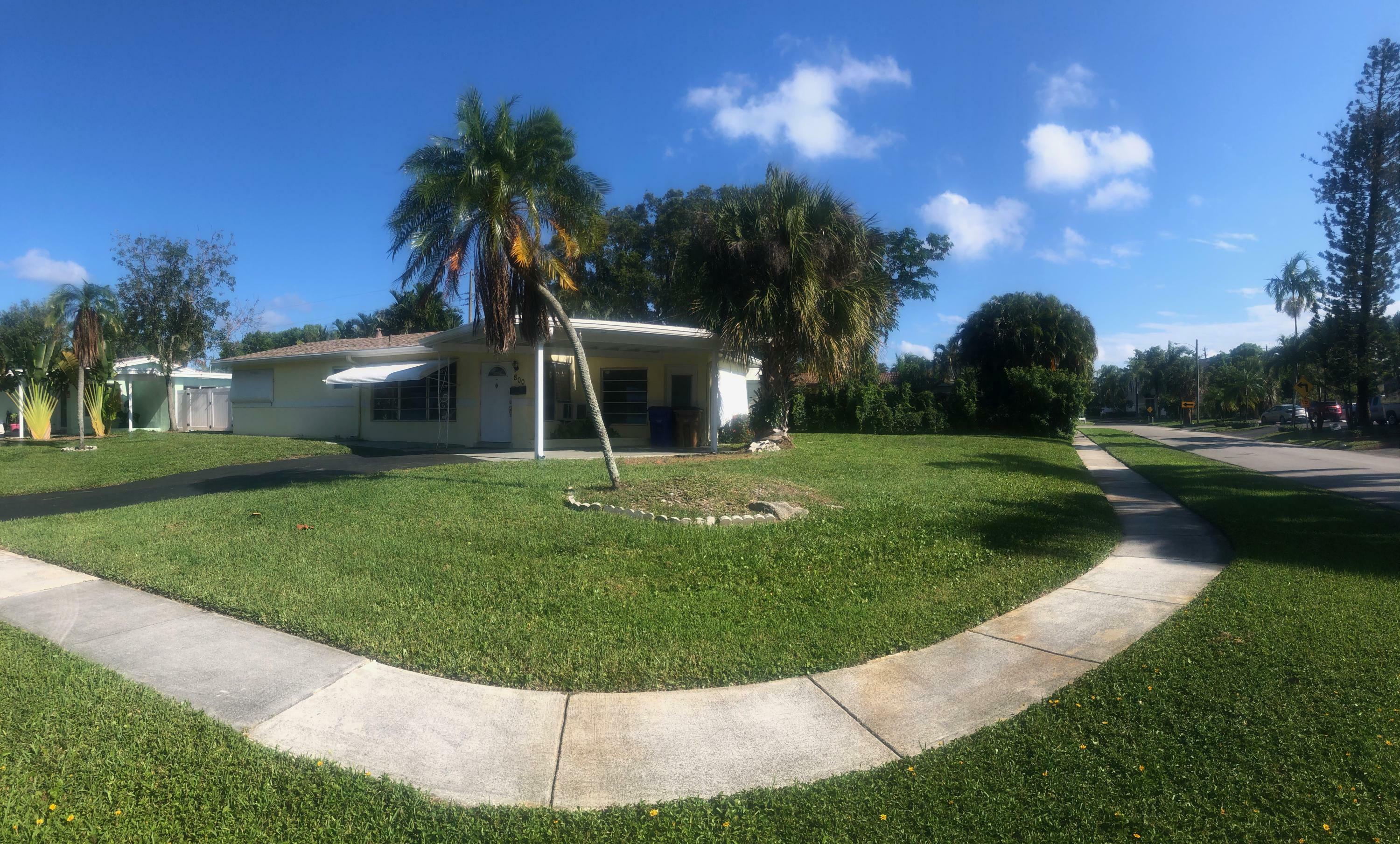 Property Photo:  800 SE 14 Court  FL 33441 