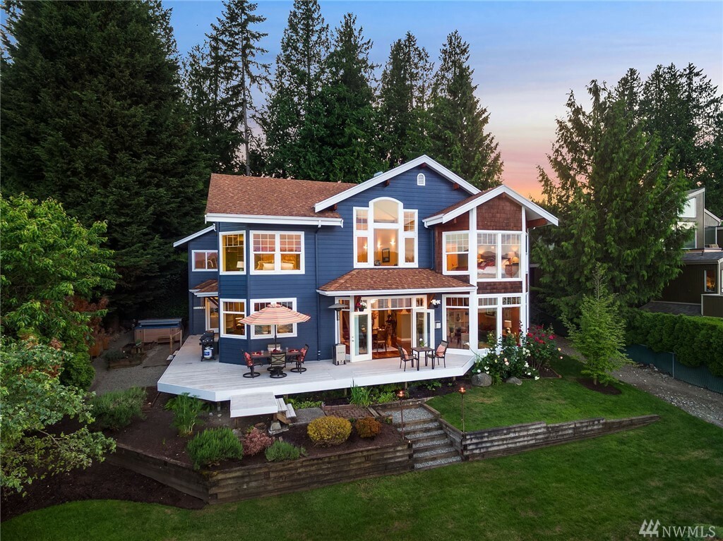 Property Photo:  2824 W Lake Sammamish Pkwy  WA 98008 