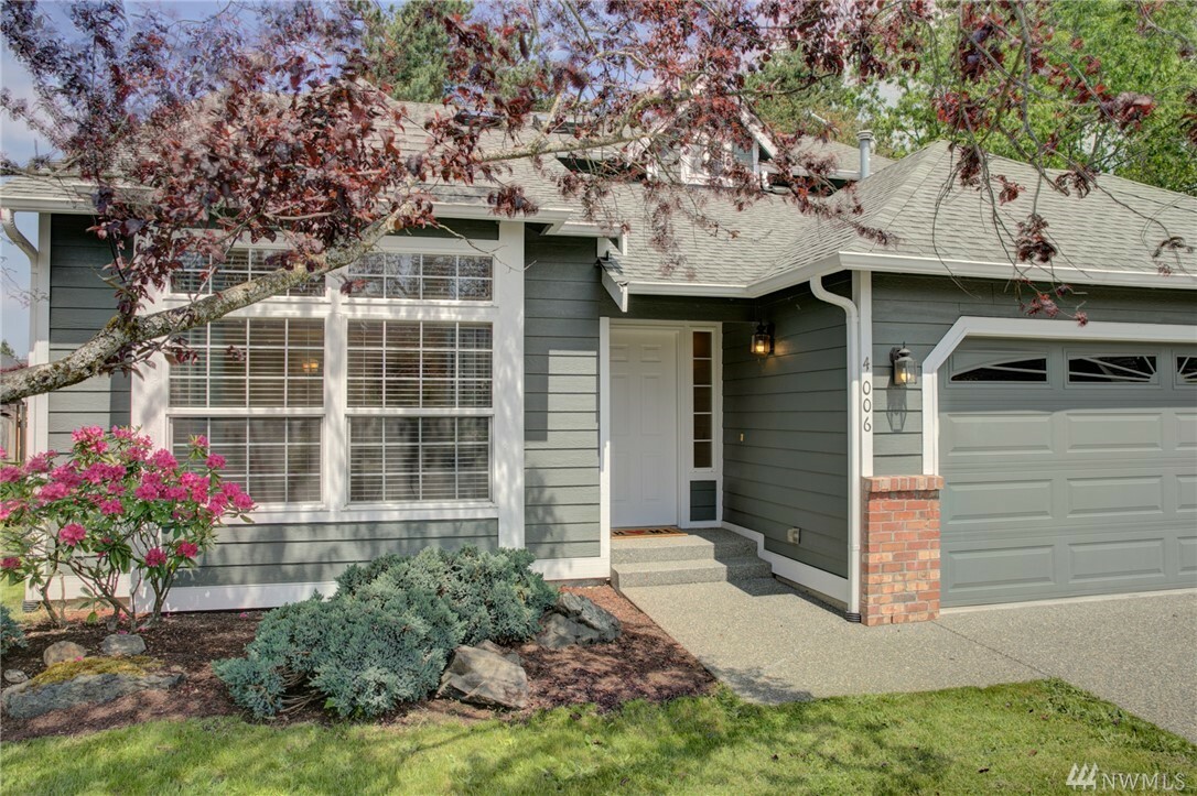 Property Photo:  4006 NE 18th St  WA 98056 