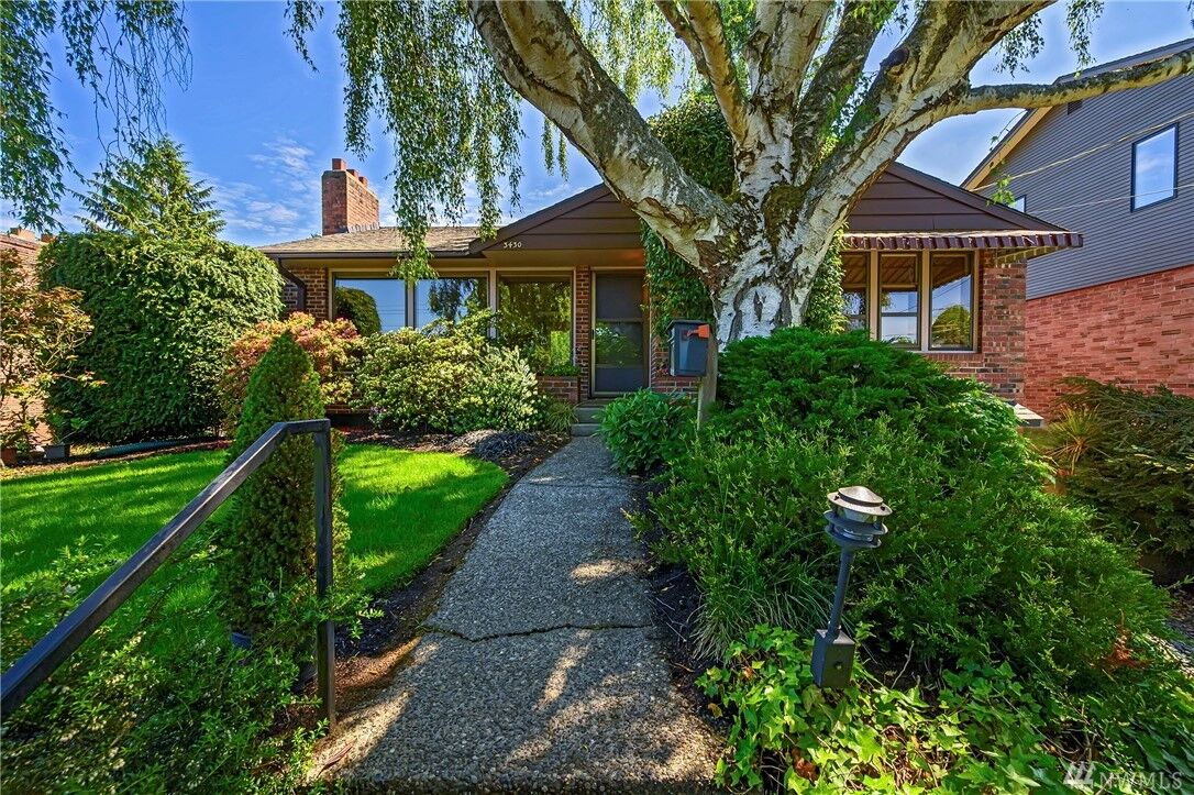 Property Photo:  3430 Arapahoe Place W  WA 98199 