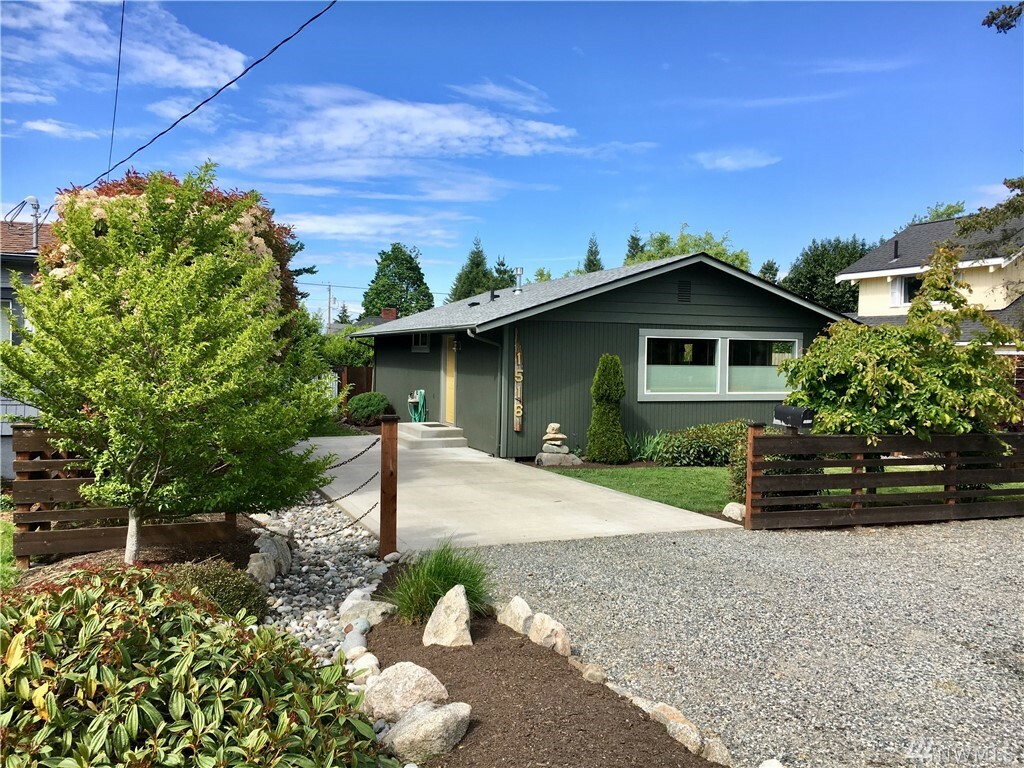 Property Photo:  1516 11th St  WA 98221 