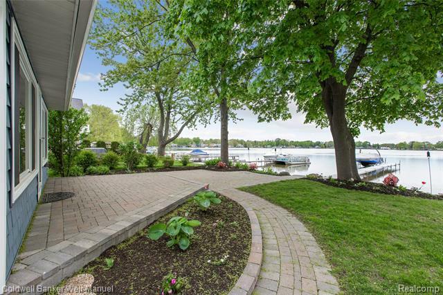 Property Photo: 4265 Hunters Drive MI 48356