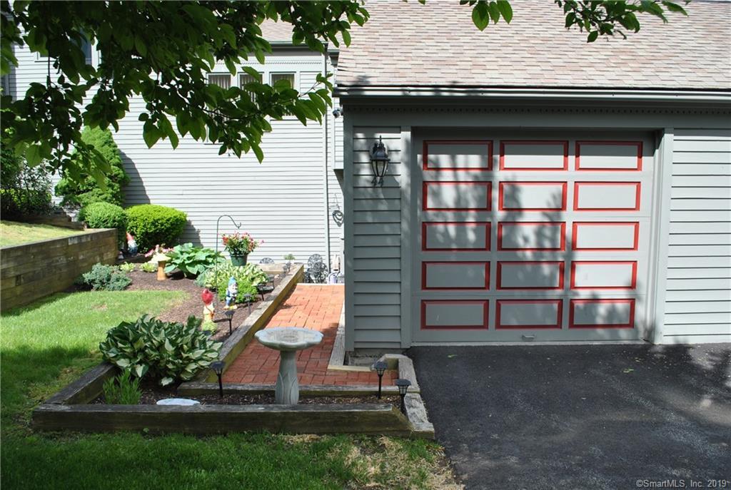 Property Photo: 44 Ledgewood Drive 44 CT 06804