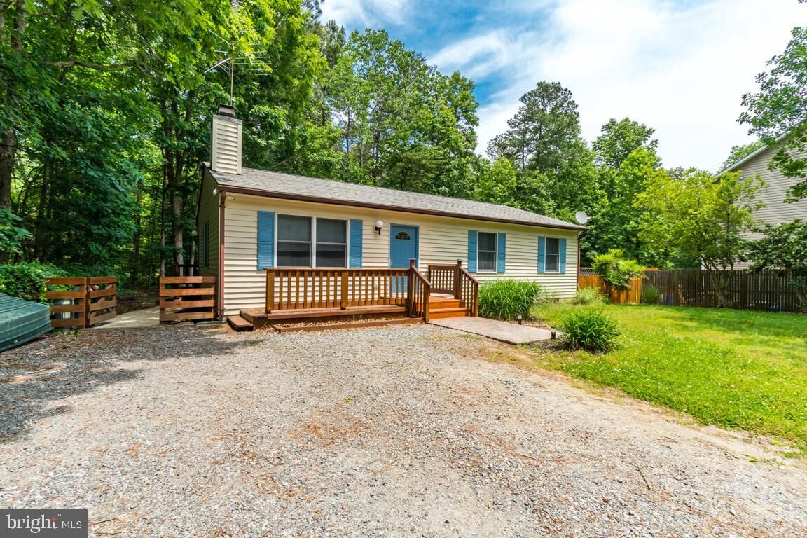 Property Photo: 406 Pocahontas Drive VA 22546