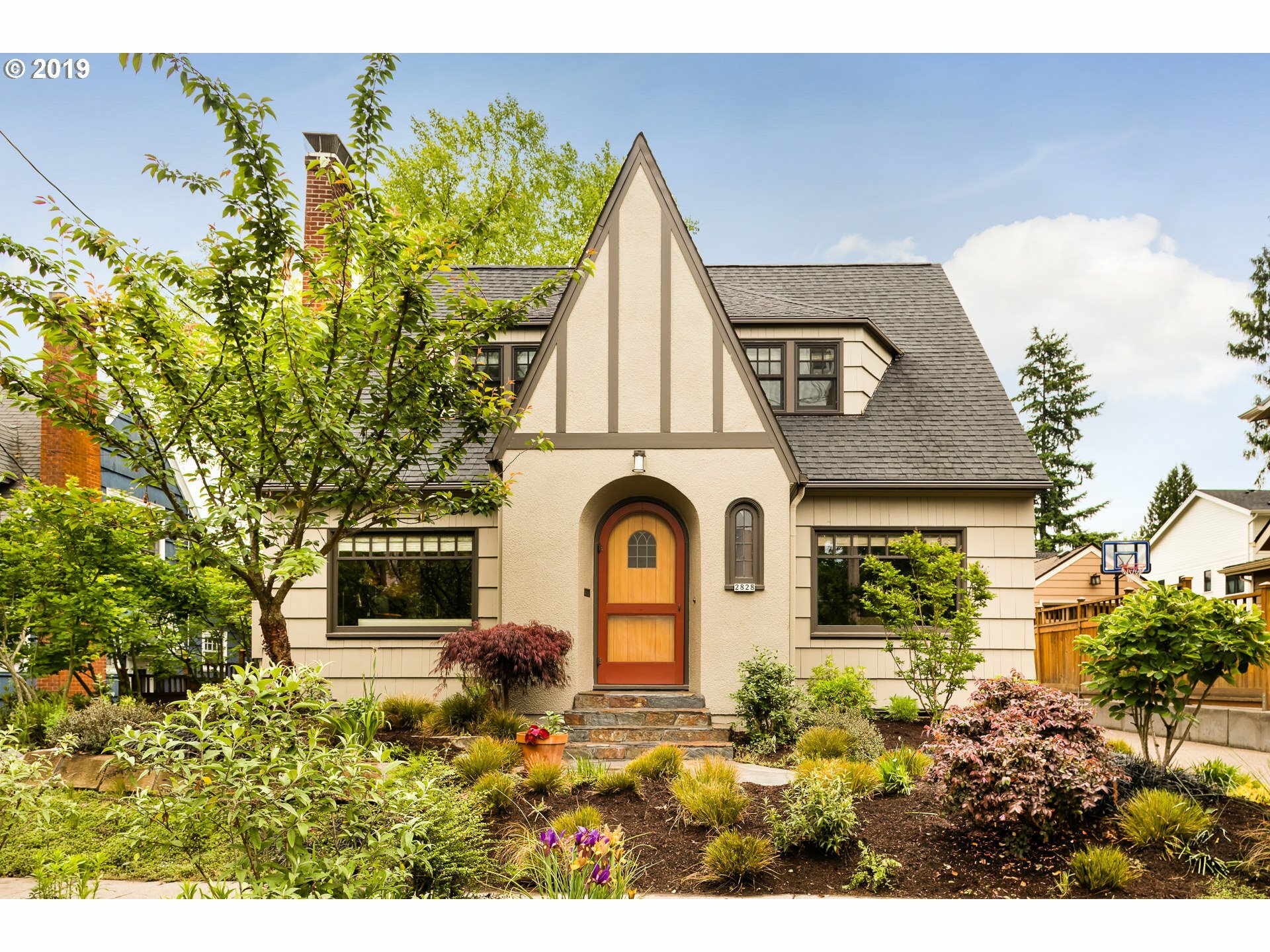 Property Photo: 2828 NE 31st Ave OR 97212