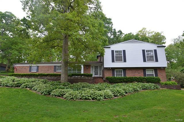 Property Photo: 27 Black Oak Drive 63127