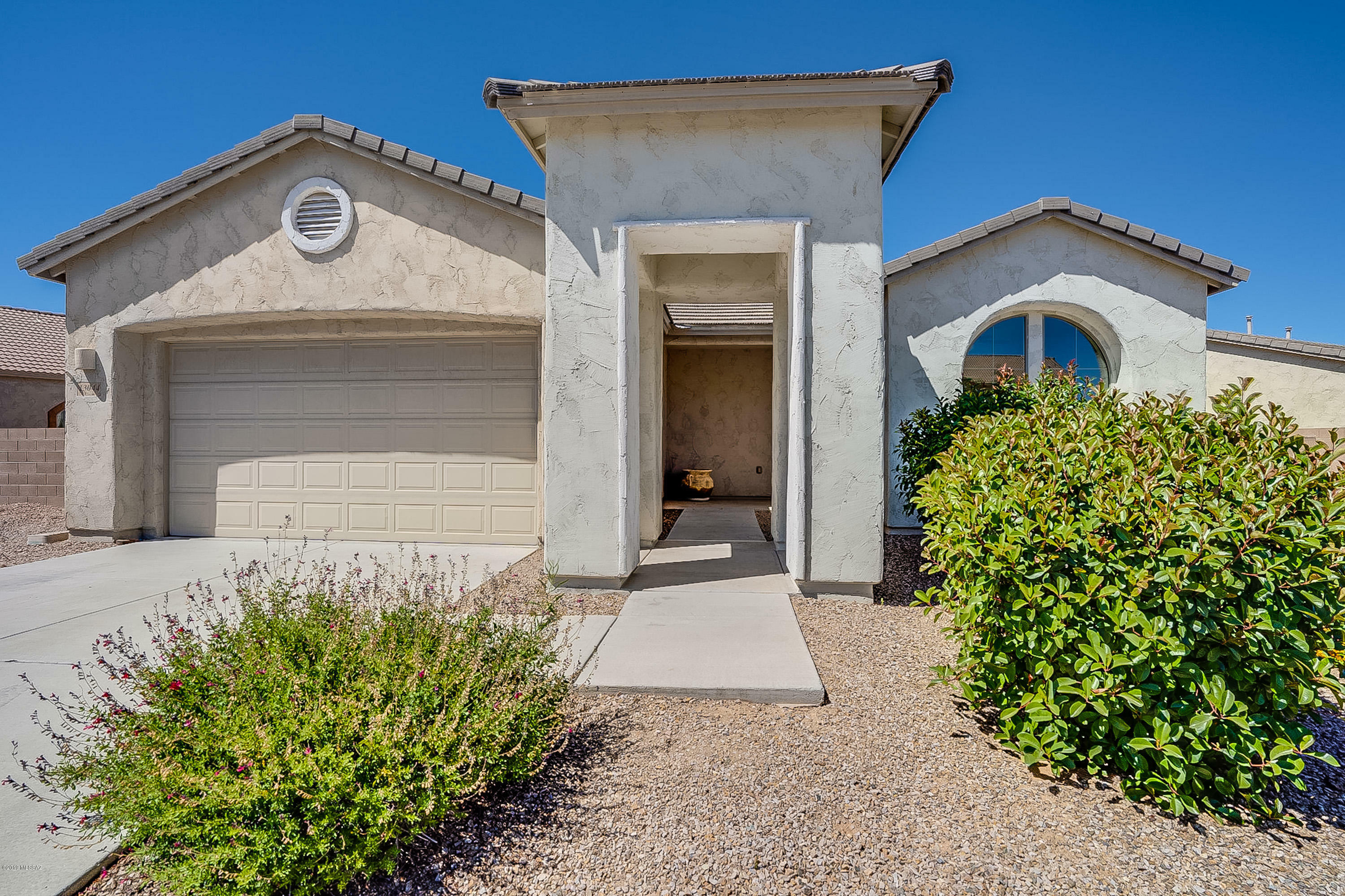 Property Photo:  13044 N Woosnam Way  AZ 85755 