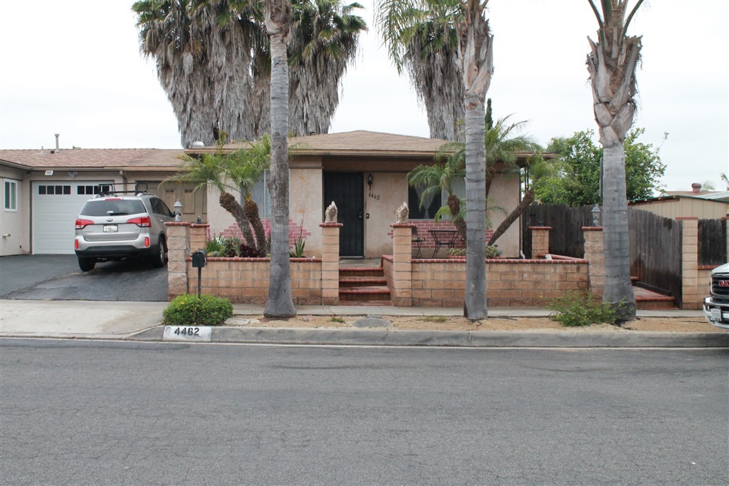 Property Photo:  4462 Avenida Del Gado  CA 92057 