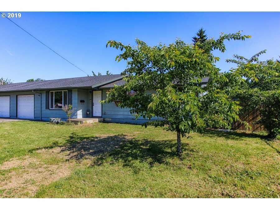 Property Photo: 307 SE Sheridan Rd OR 97378