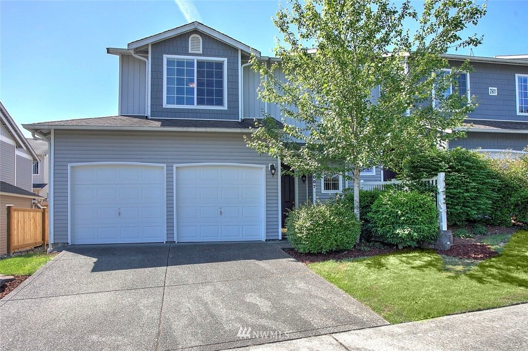 Property Photo: 2901 SE 10th Street 1007 WA 98058
