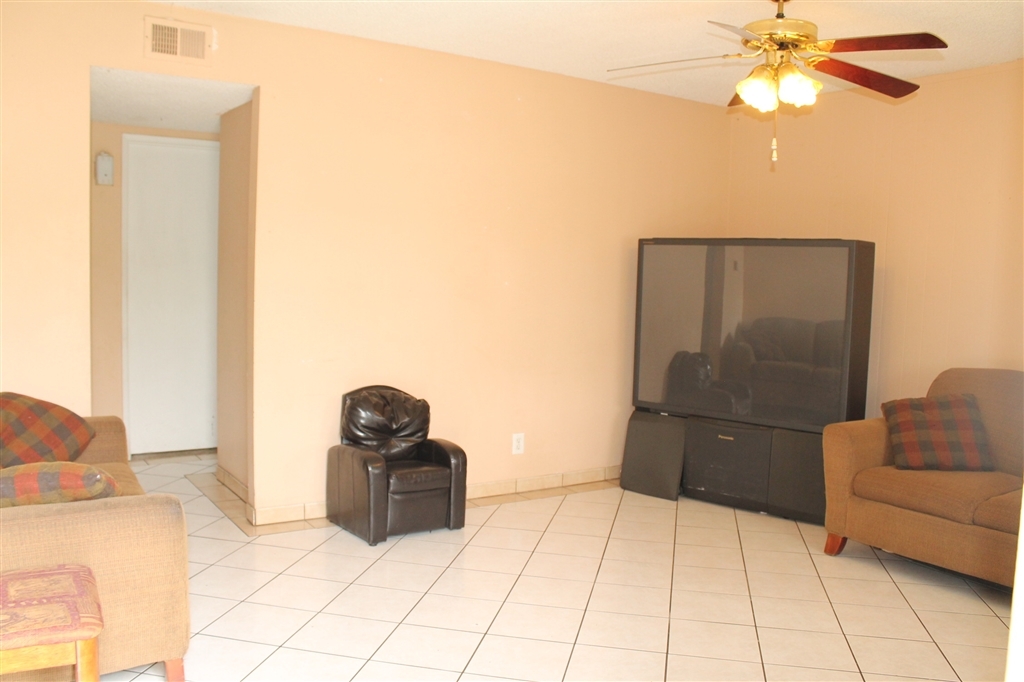 Property Photo:  222 Avenida Marguarita  CA 92057 