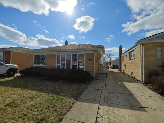 Property Photo: 3712 Sarah Street IL 60131