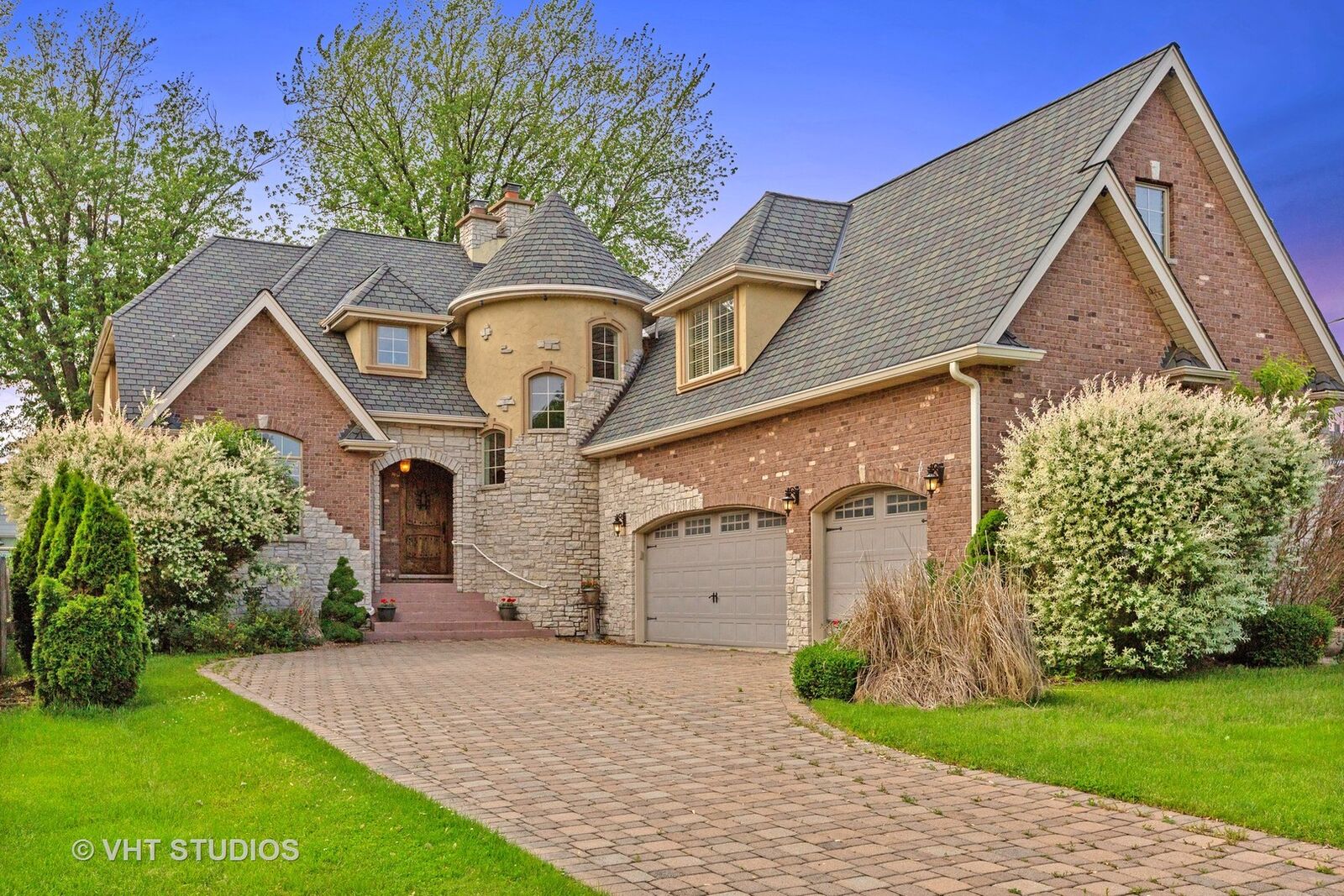 Property Photo:  4436 Roslyn Road  IL 60515 