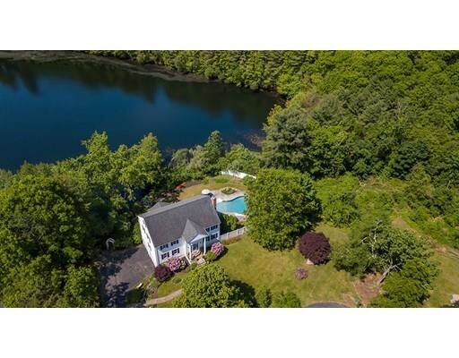 Property Photo:  7 Snowberry Road  MA 01810 