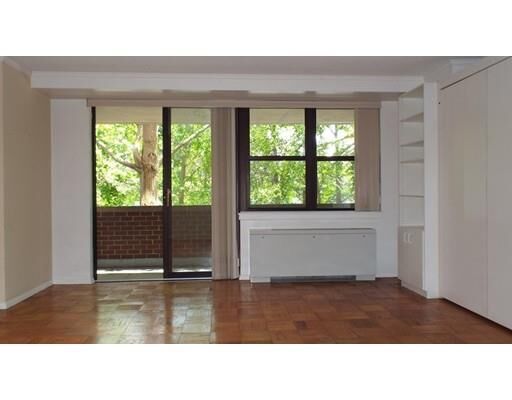 Property Photo:  9 Hawthorne Place 2G  MA 02114 