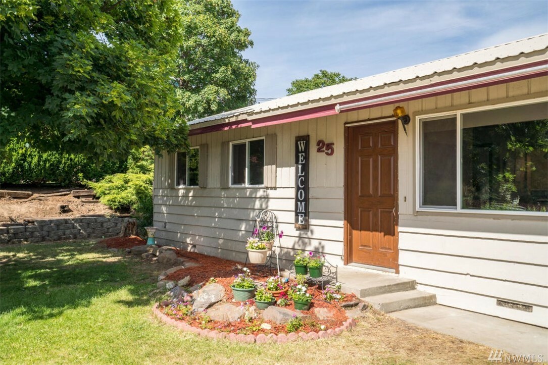 Property Photo: 25 S Lombard Ave WA 98802