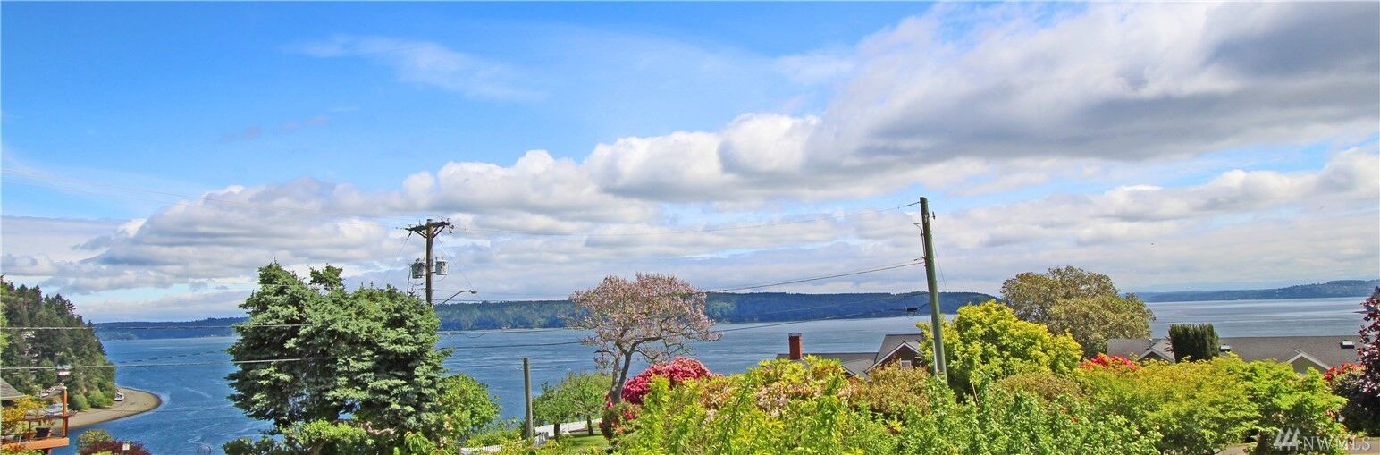 Property Photo:  6917  Rainier Avenue  WA 98335 