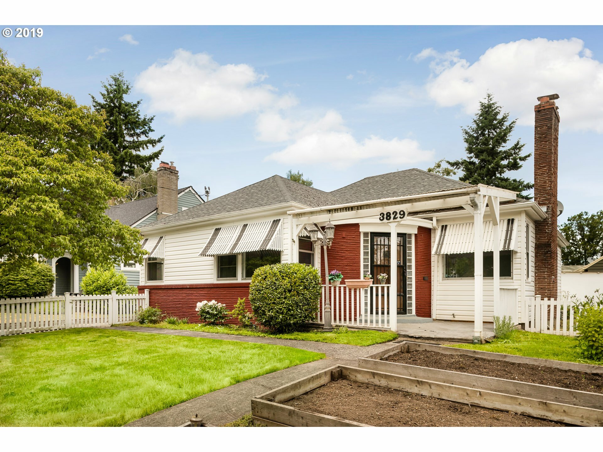 Property Photo: 3829 NE Shaver St OR 97212