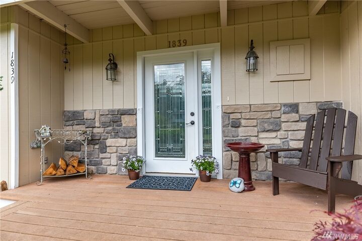 Property Photo: 1839 Wellington Dr WA 98277