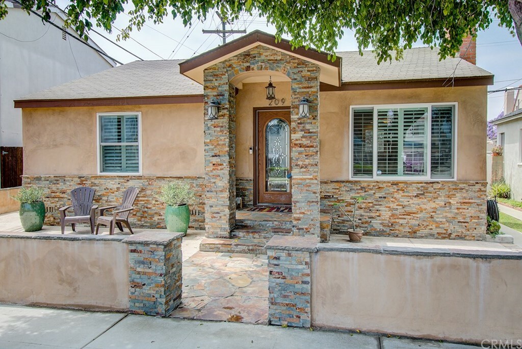 Property Photo:  209 Ravenna Drive  CA 90803 