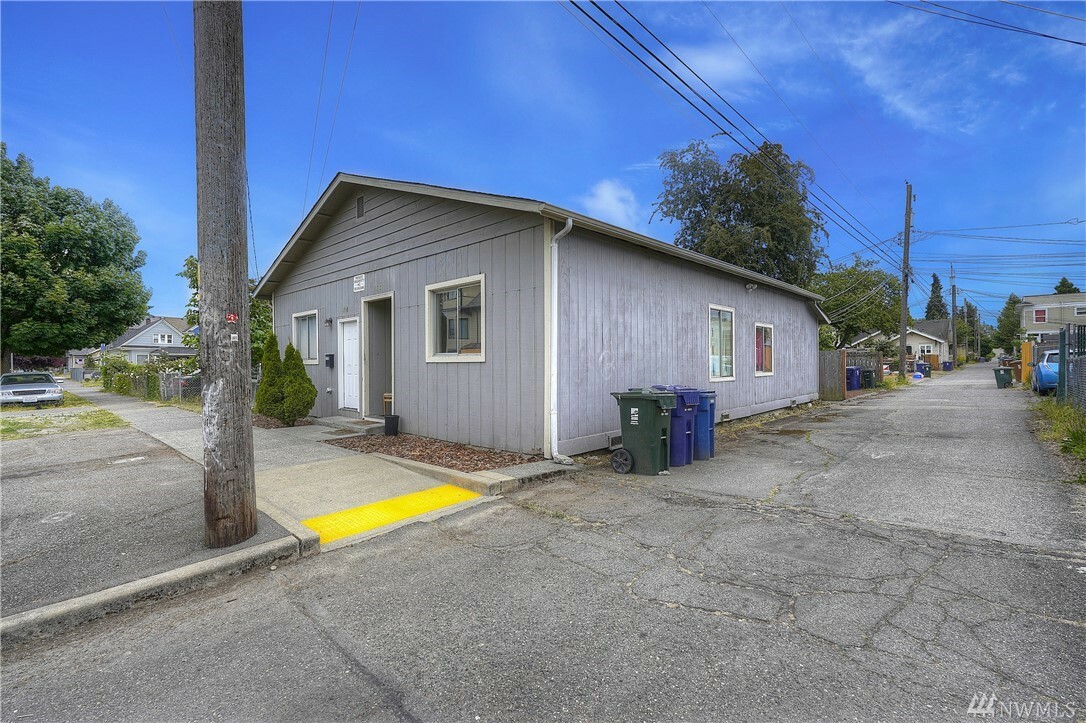 Property Photo:  1310 S 8th St  WA 98405 