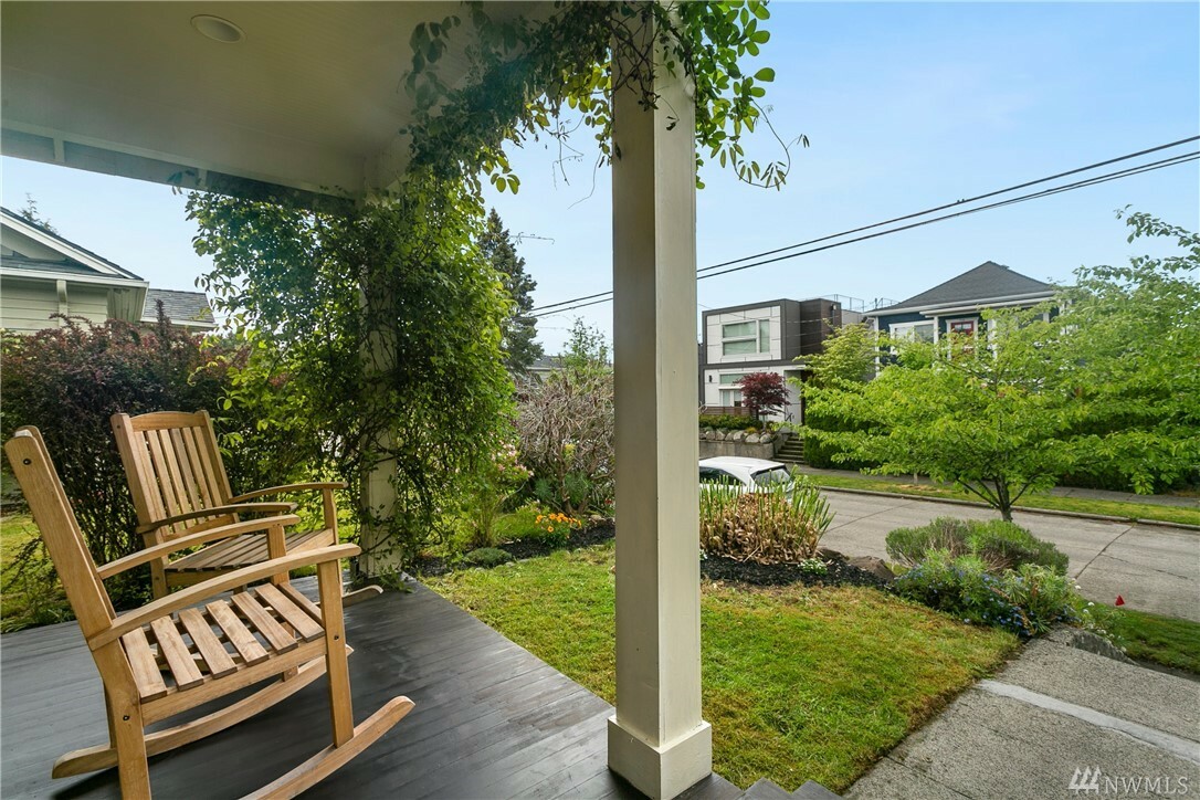 Property Photo:  719 N 76th St  WA 98103 